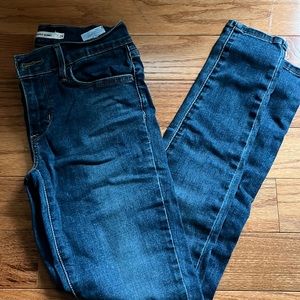 Levi’s dark blue Jeans